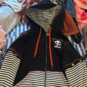 Hot topic sweater can remove the sleeves